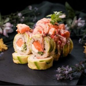 Sushi avocado. 32 cortes varios