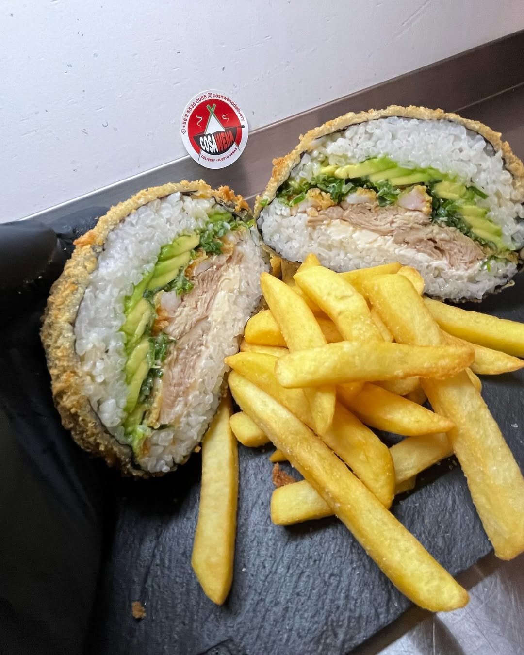 Sushi Burger con papas fritas